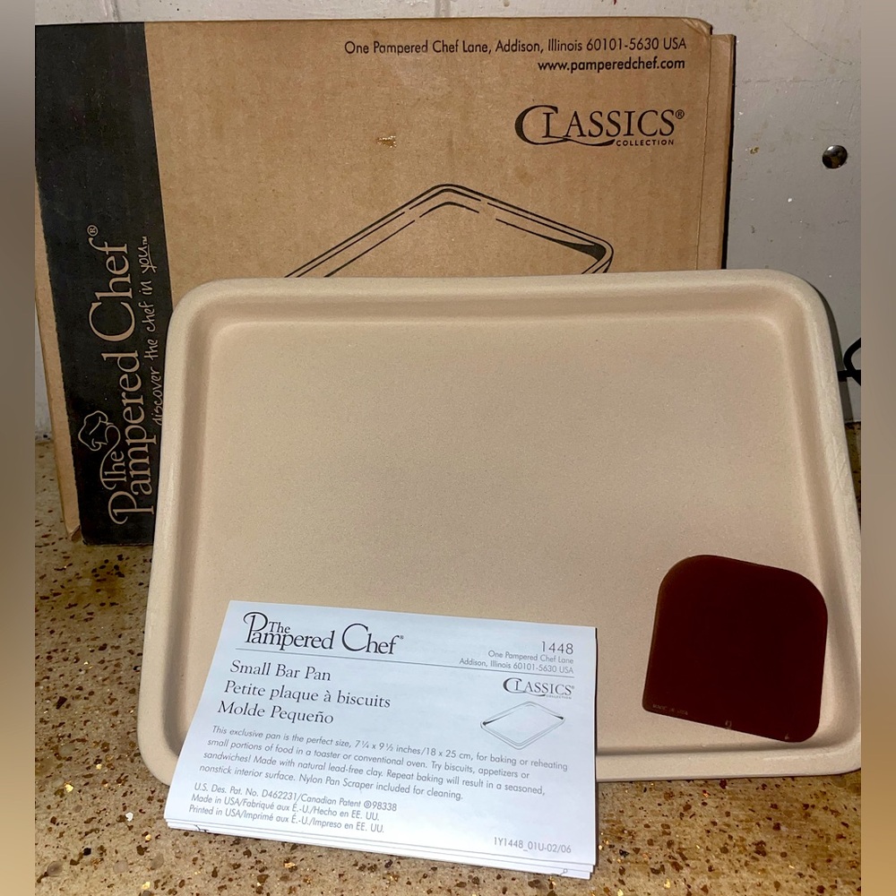 ❌SOLD❌The Pampered Chef Small Bar Pan Stoneware #1448, Baking Stone NEW UNUSED !